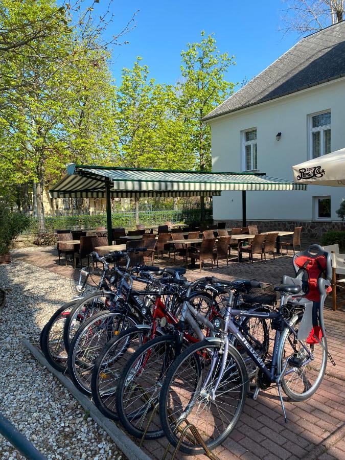 Fonix Hotel Balatonfoldvar Bagian luar foto