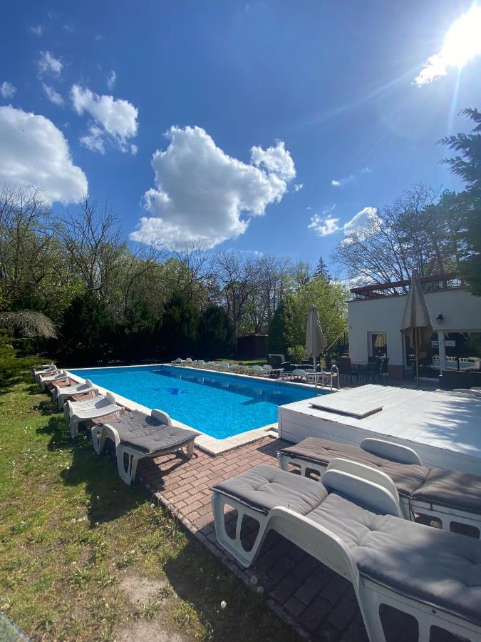 Fonix Hotel Balatonfoldvar Bagian luar foto
