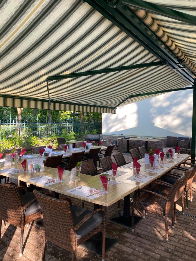 Fonix Hotel Balatonfoldvar Bagian luar foto