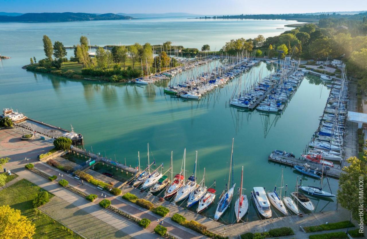 Fonix Hotel Balatonfoldvar Bagian luar foto