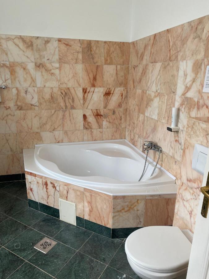 Fonix Hotel Balatonfoldvar Bagian luar foto