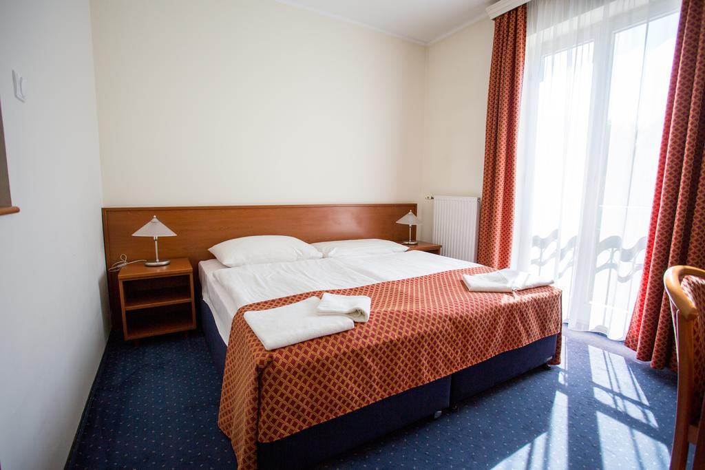 Fonix Hotel Balatonfoldvar Bagian luar foto