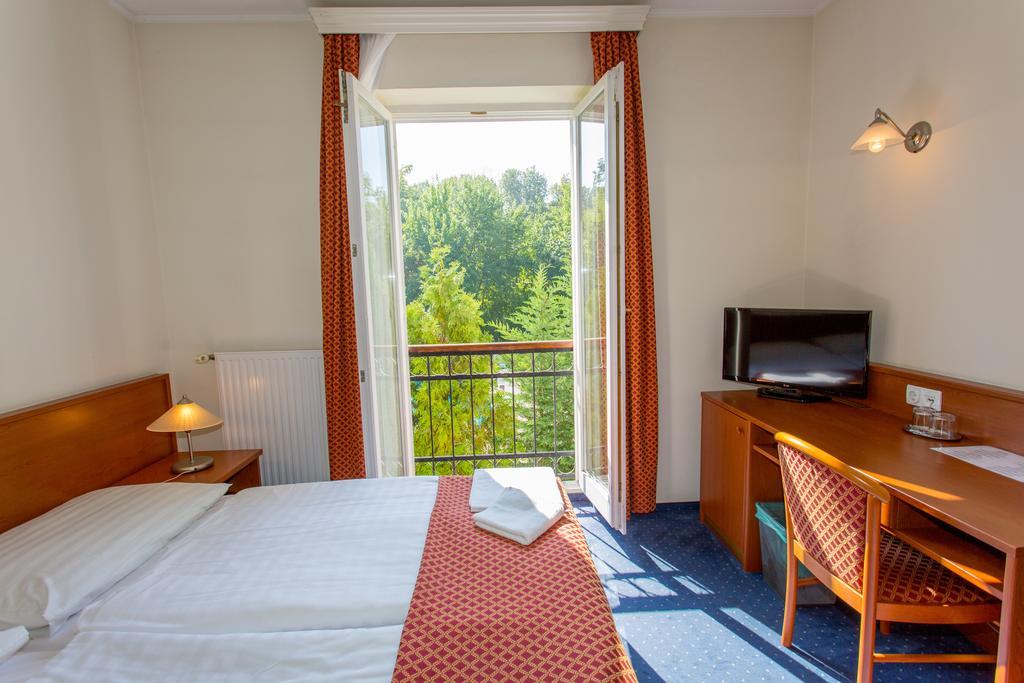 Fonix Hotel Balatonfoldvar Bagian luar foto