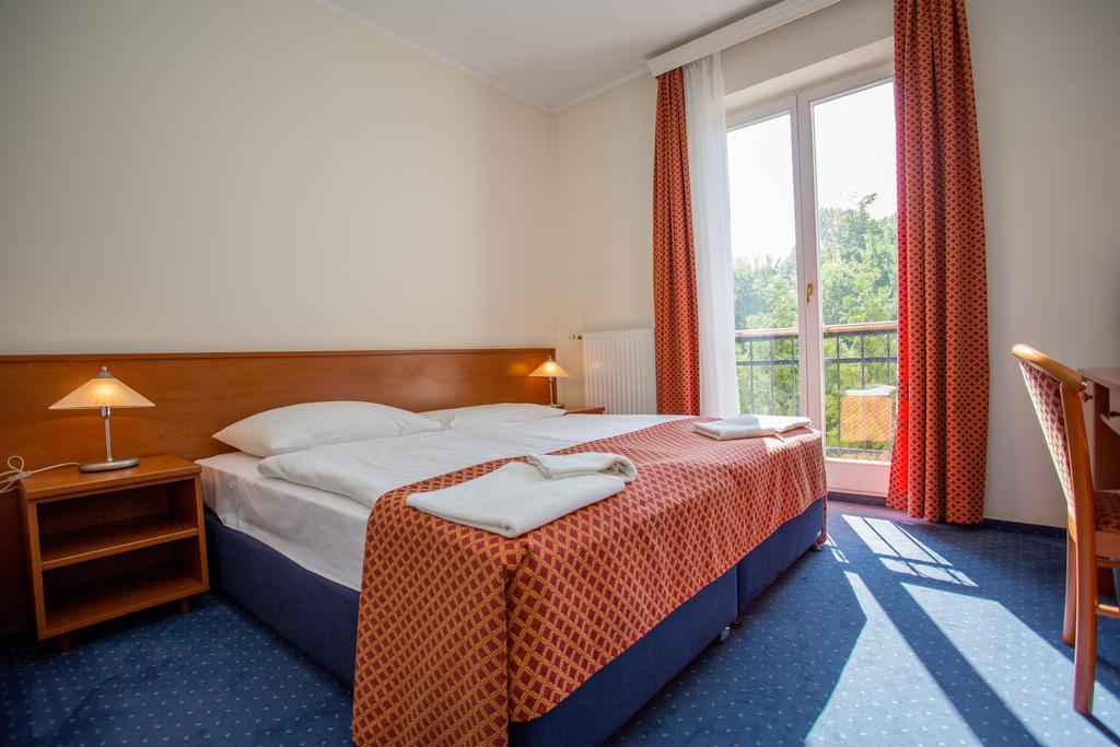 Fonix Hotel Balatonfoldvar Bagian luar foto